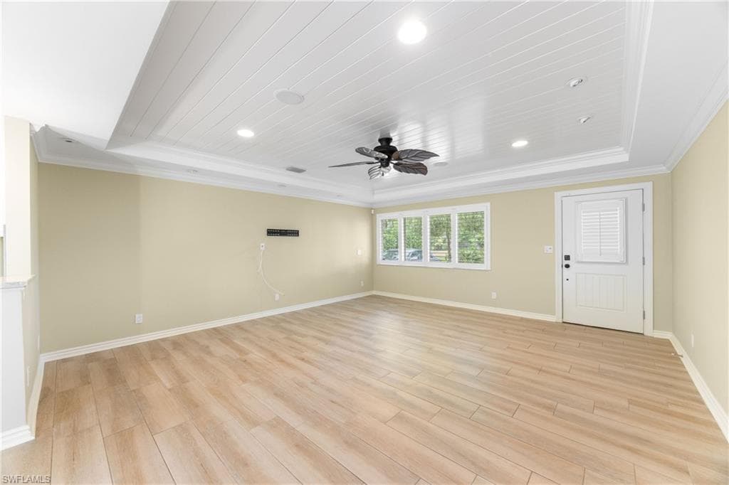 1135 7th St S, Naples, FL 34102-7
