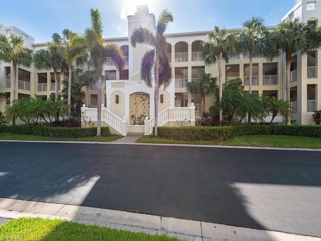 7725 Pebble Creek Cir 8-204, Naples, FL 34108-15