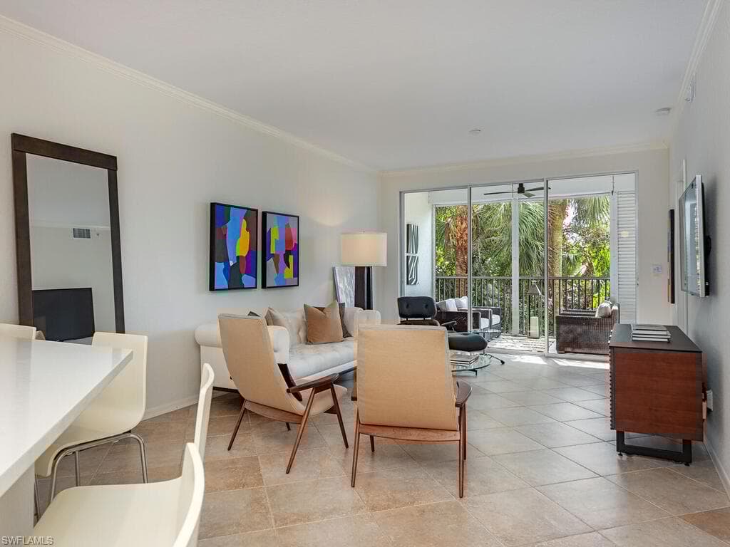 7725 Pebble Creek Cir 8-204, Naples, FL 34108-4
