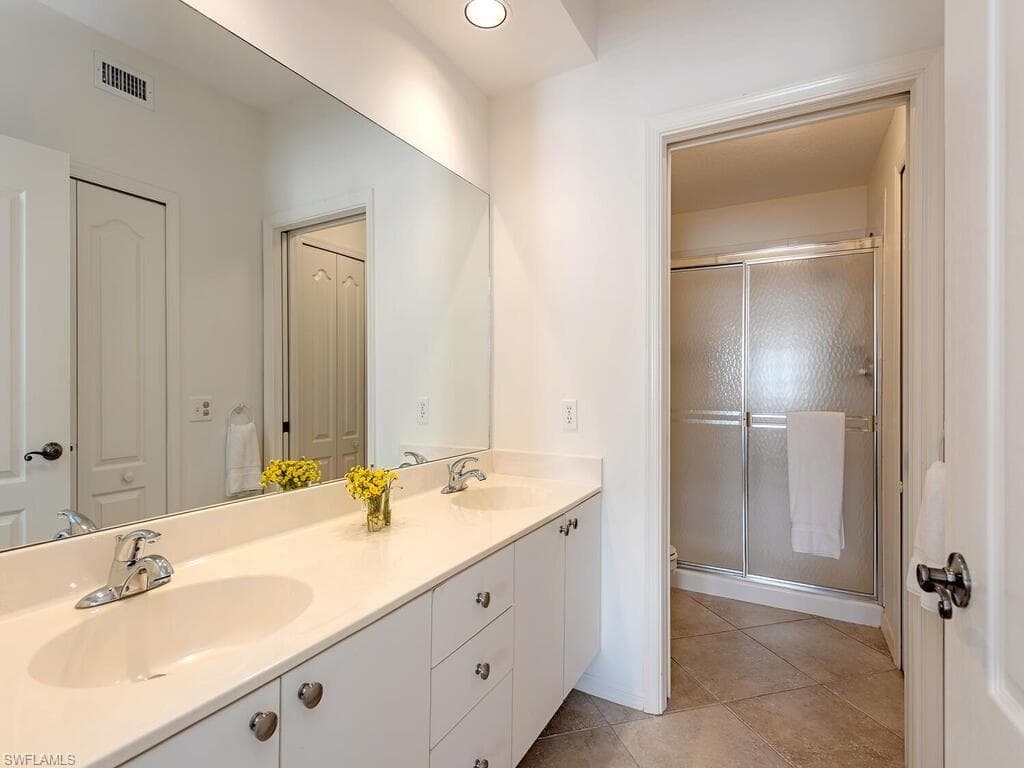 7725 Pebble Creek Cir 8-204, Naples, FL 34108-8