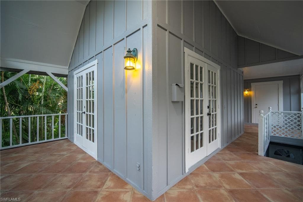 1375 Sandpiper St, Naples, FL 34102-21