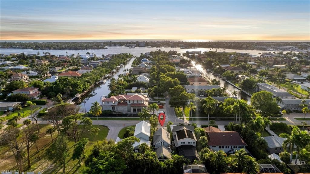 1375 Sandpiper St, Naples, FL 34102-2