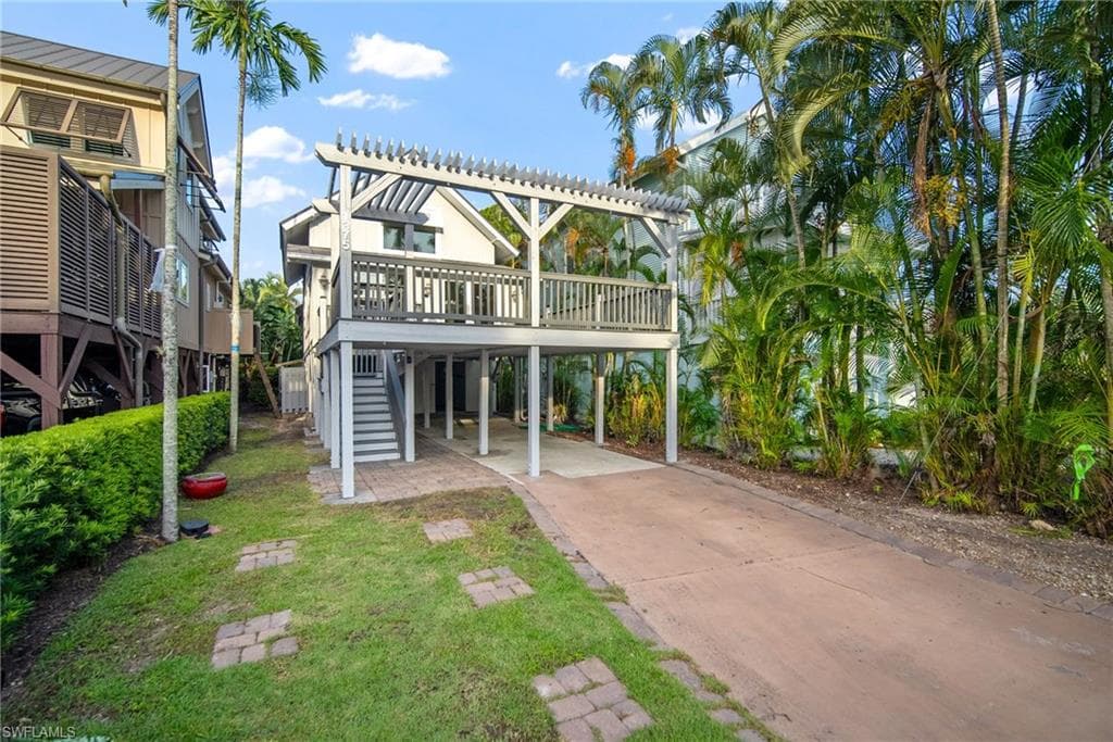 1375 Sandpiper St, Naples, FL 34102-3