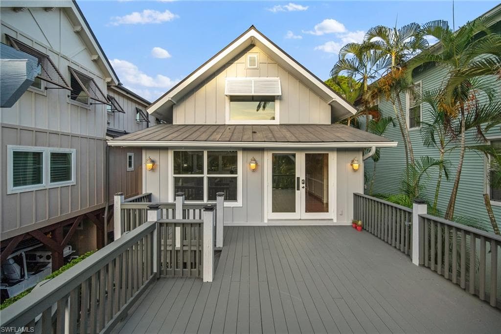 1375 Sandpiper St, Naples, FL 34102-4