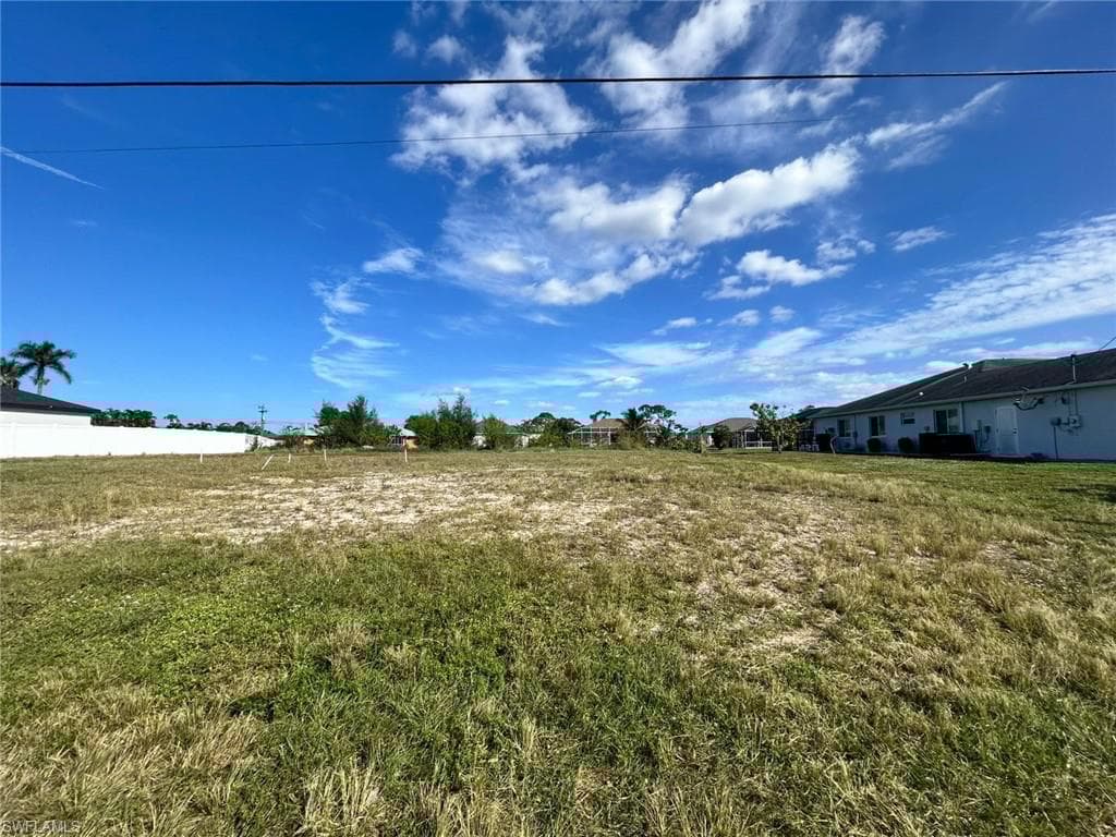 2007 15th Pl, Cape Coral, FL 33991-1