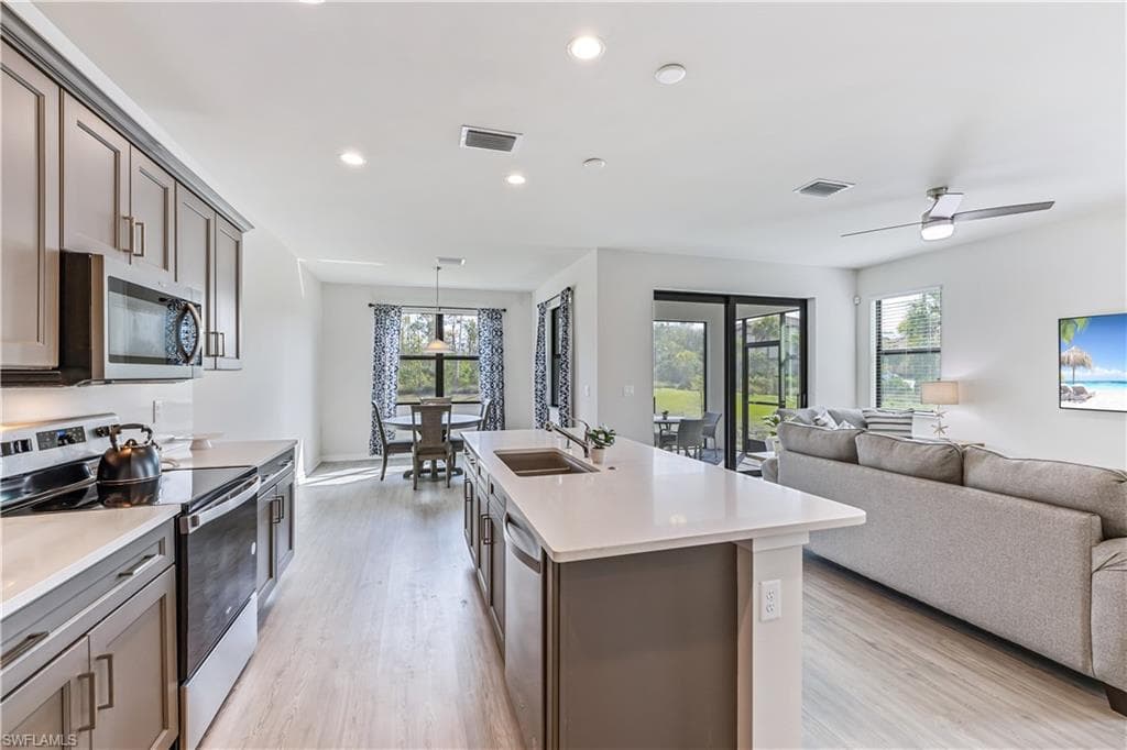 13078 Pembroke Dr 13078, Naples, FL 34105-8