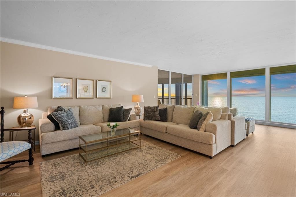 4051 Gulf Shore Blvd N 902, Naples, FL 34103-11