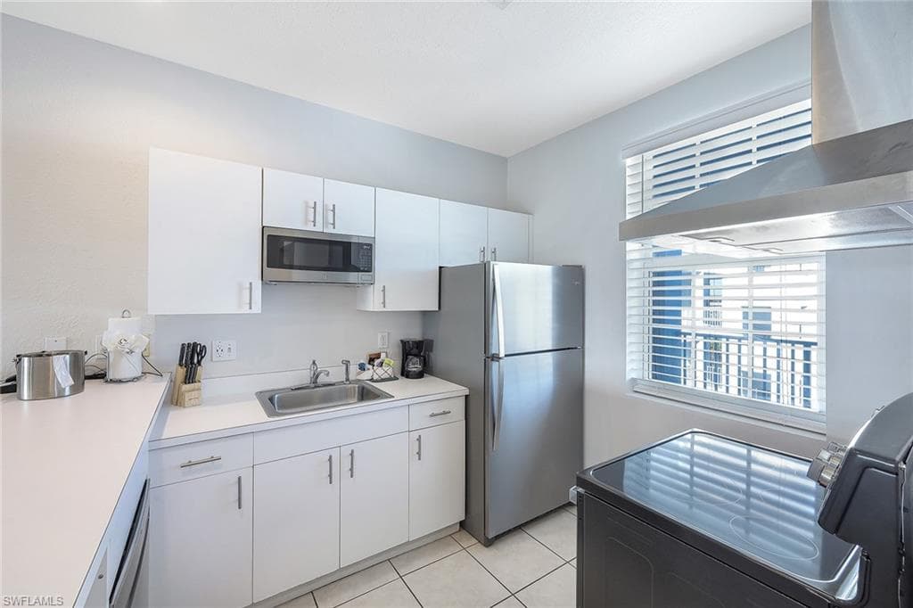 140 Palm St 411, Marco Island, FL 34145-9