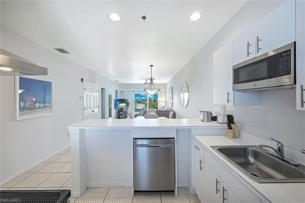 140 Palm St 411, Marco Island, FL 34145-10