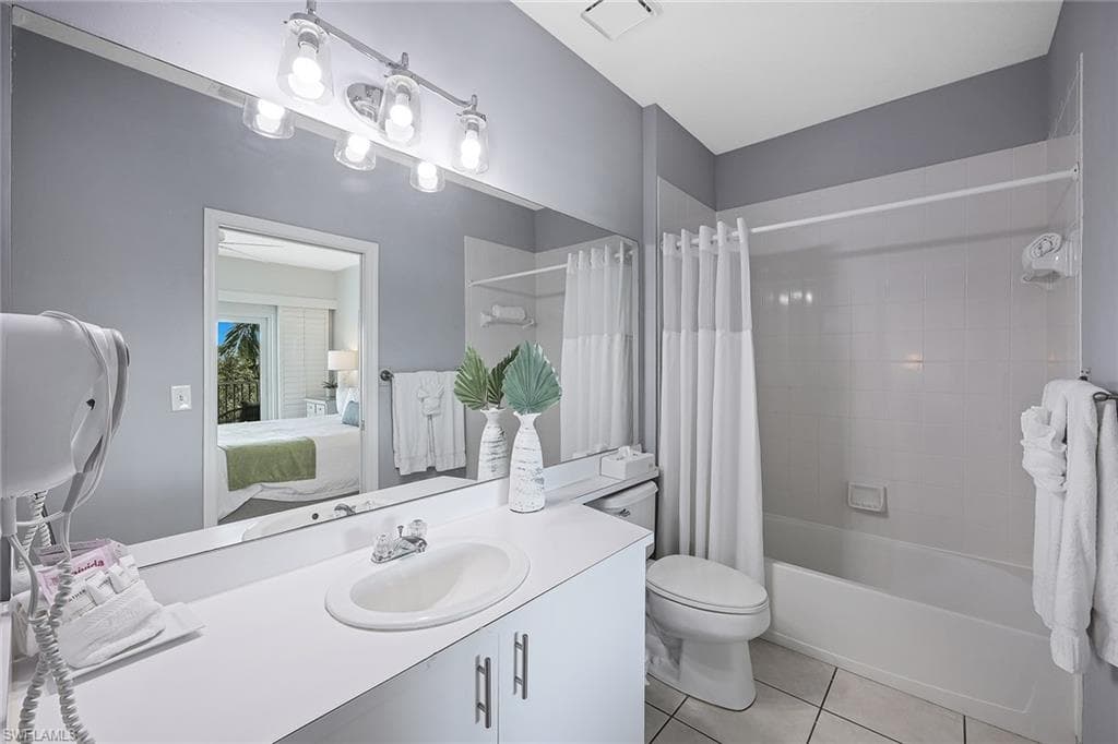 140 Palm St 411, Marco Island, FL 34145-18