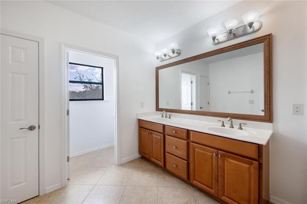 15112 Summit Place Cir 214, Naples, FL 34119-29