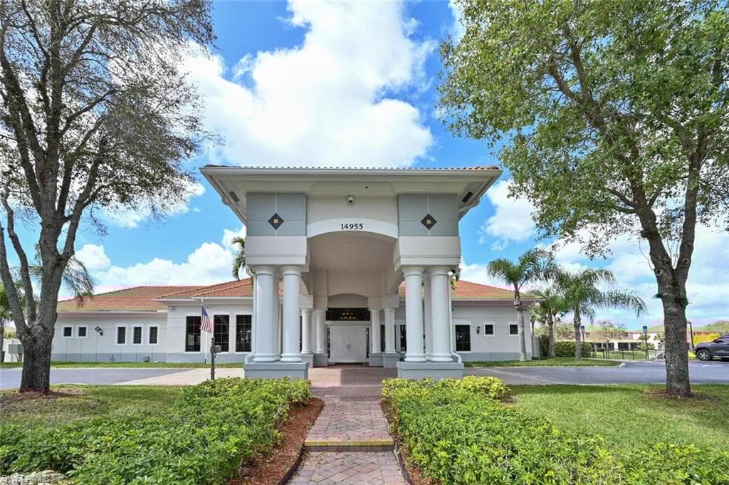 15112 Summit Place Cir 214, Naples, FL 34119-3