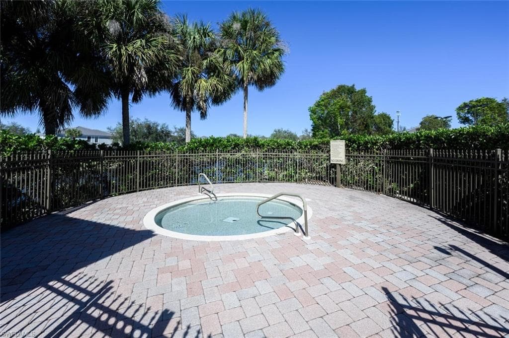 15112 Summit Place Cir 214, Naples, FL 34119-4