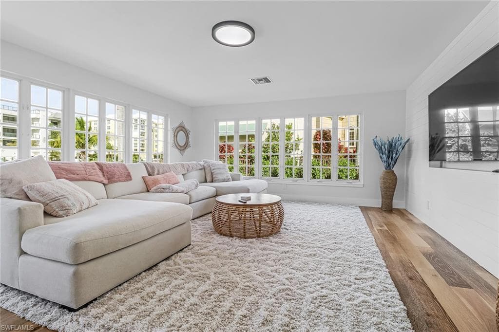 1823 Hurricane Harbor Ln, Naples, FL 34102-10