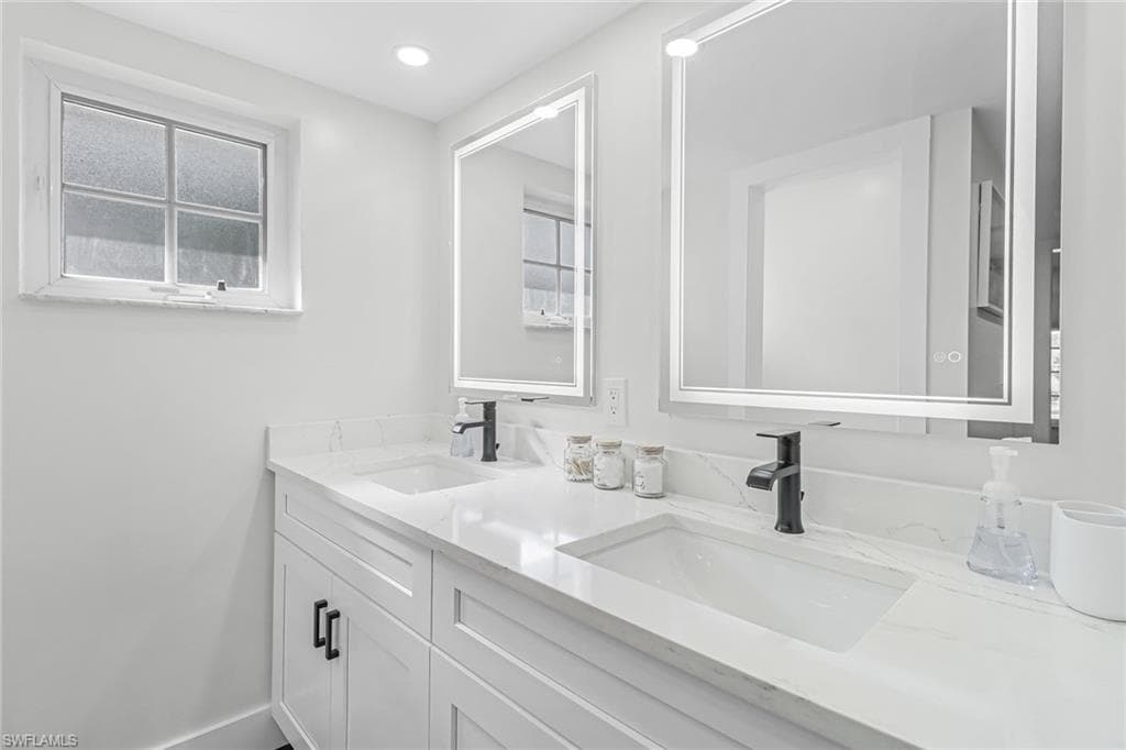 1823 Hurricane Harbor Ln, Naples, FL 34102-14