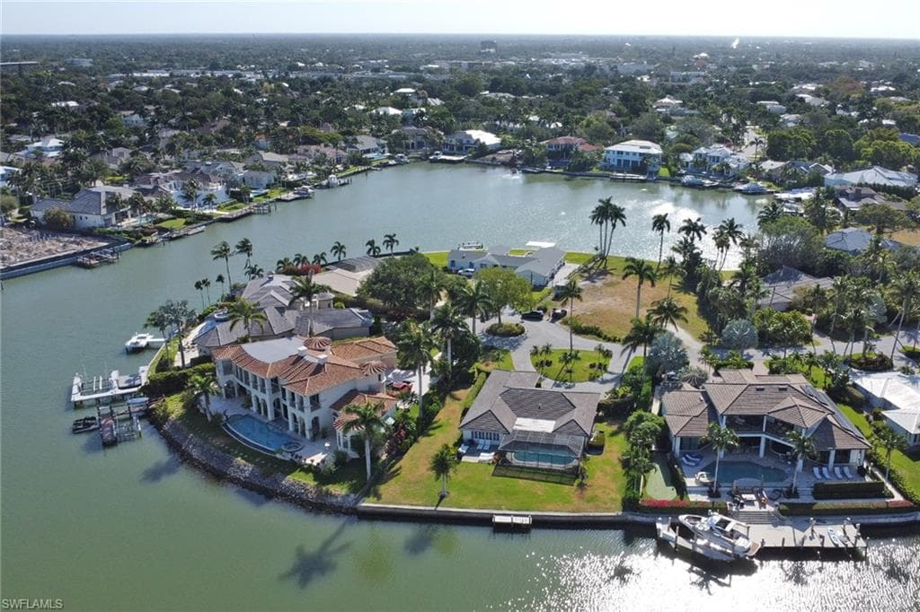 1823 Hurricane Harbor Ln, Naples, FL 34102-18