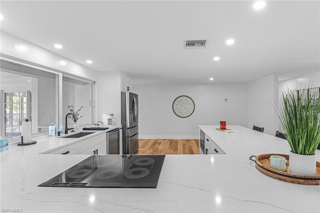 1823 Hurricane Harbor Ln, Naples, FL 34102-6