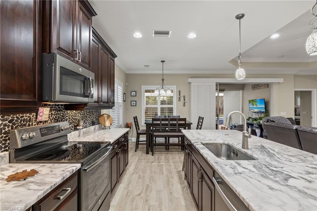 14579 Manchester Dr, Naples, FL 34114-11