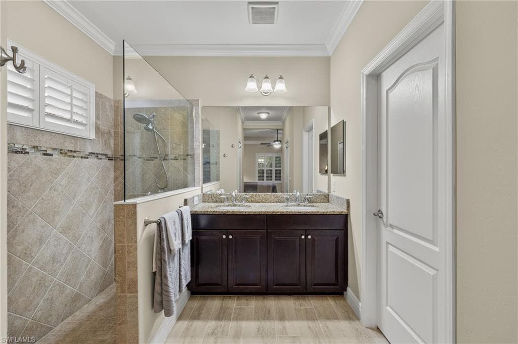 14579 Manchester Dr, Naples, FL 34114-15