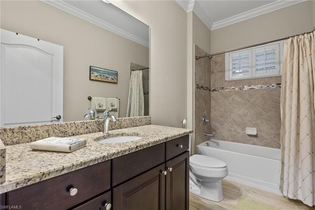 14579 Manchester Dr, Naples, FL 34114-18