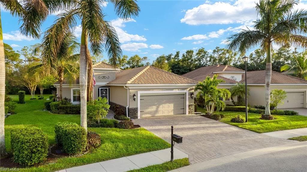 14579 Manchester Dr, Naples, FL 34114-25