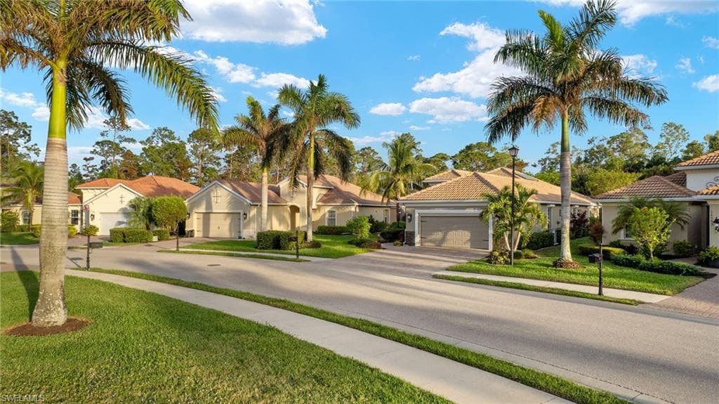 14579 Manchester Dr, Naples, FL 34114-26