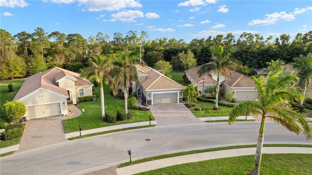 14579 Manchester Dr, Naples, FL 34114-28