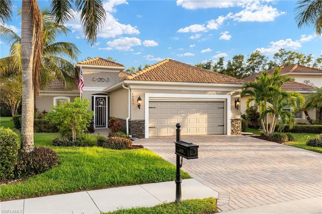 14579 Manchester Dr, Naples, FL 34114-3