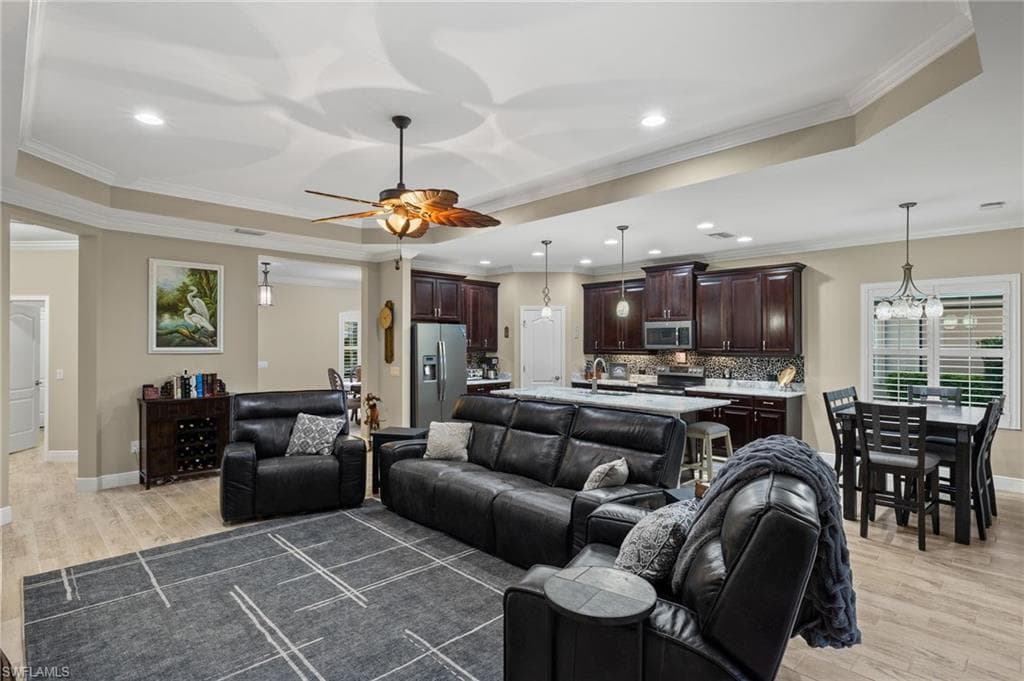 14579 Manchester Dr, Naples, FL 34114-6