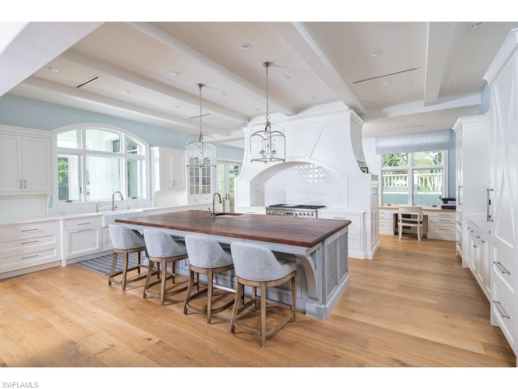 741 Coral Dr, Naples, FL 34102-4
