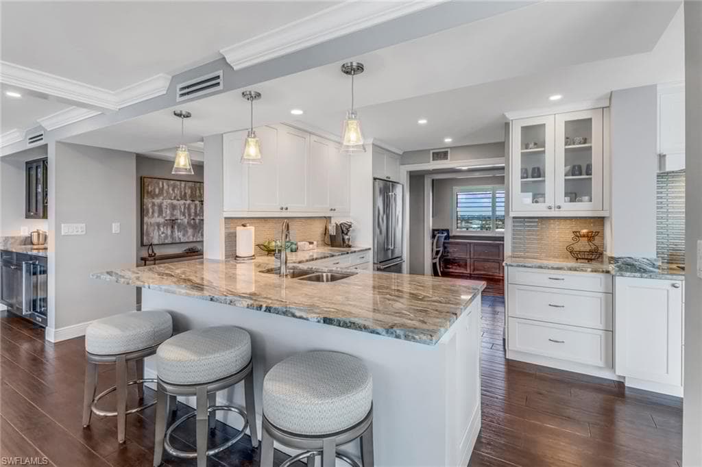 9715 Gulf Shore Dr 701, Naples, FL 34108-4