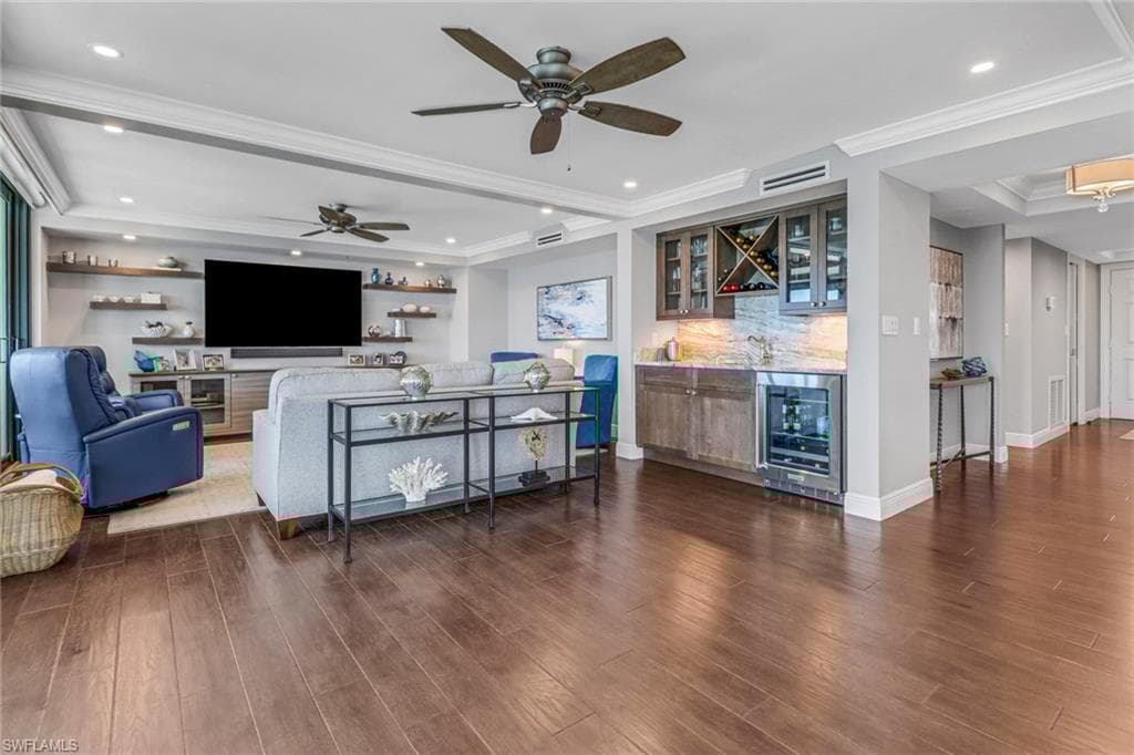 9715 Gulf Shore Dr 701, Naples, FL 34108-5