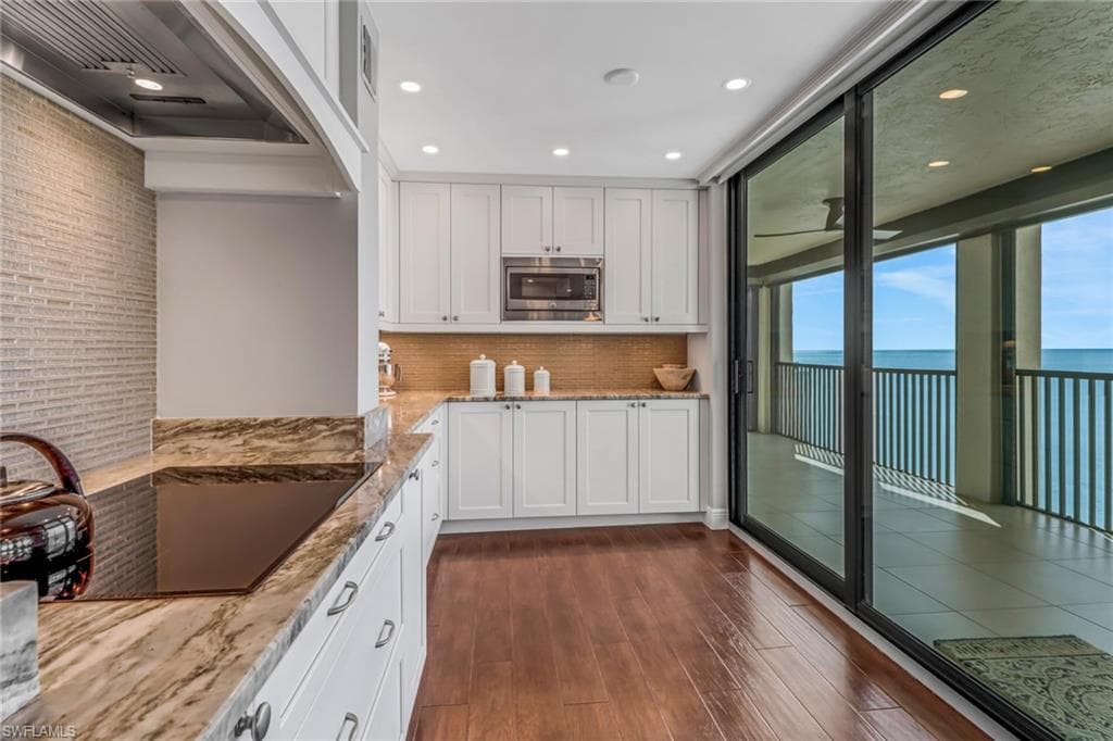 9715 Gulf Shore Dr 701, Naples, FL 34108-8