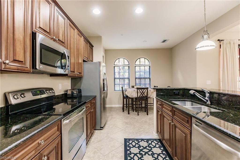 9028 Alturas St 3204, Naples, FL 34113-9