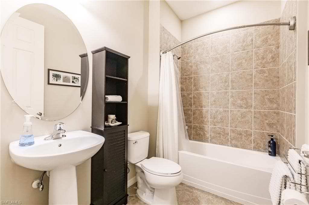 9028 Alturas St 3204, Naples, FL 34113-21