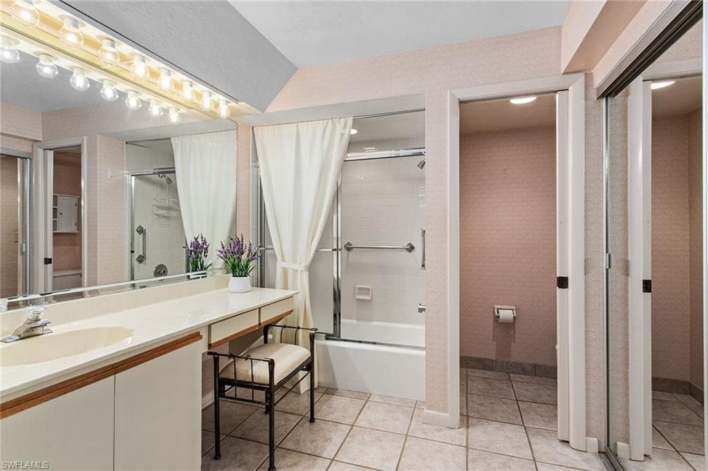 525 Serendipity Dr 525, Naples, FL 34108-9