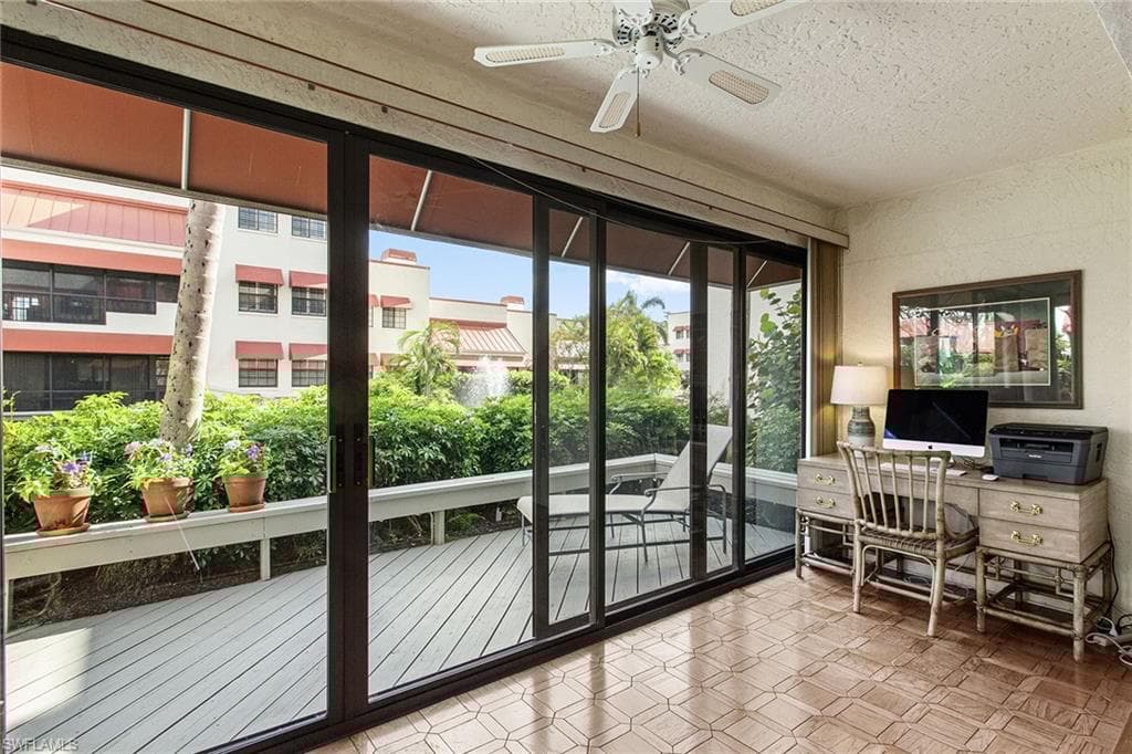 525 Serendipity Dr 525, Naples, FL 34108-12