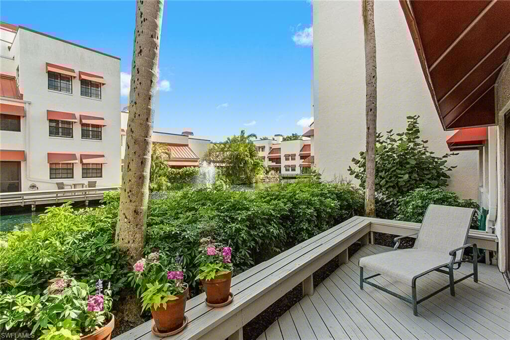 525 Serendipity Dr 525, Naples, FL 34108-14