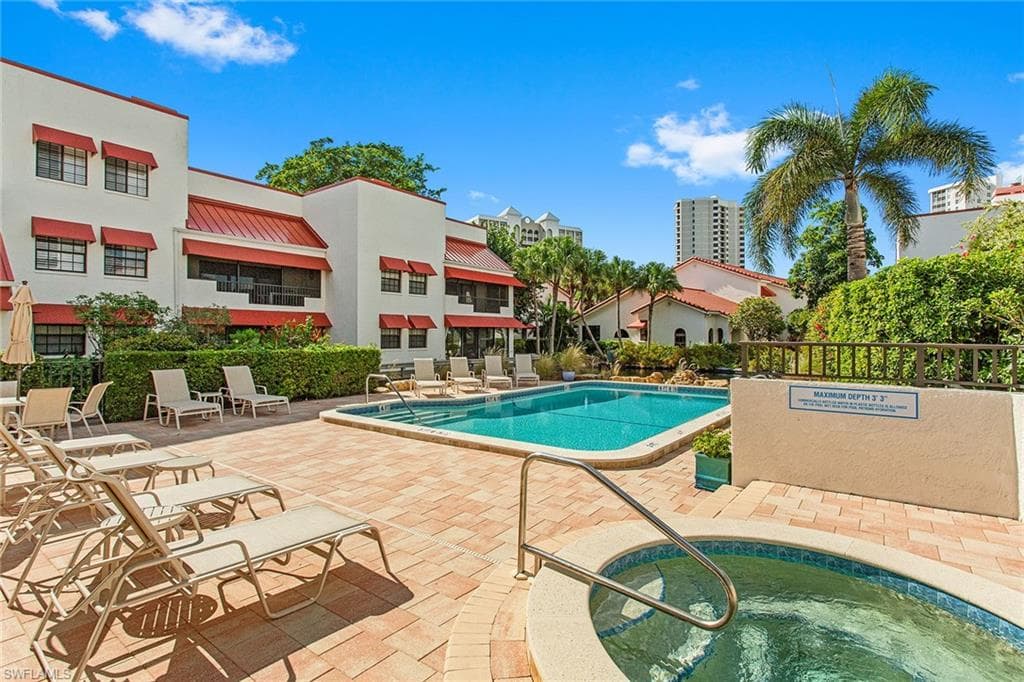 525 Serendipity Dr 525, Naples, FL 34108-20