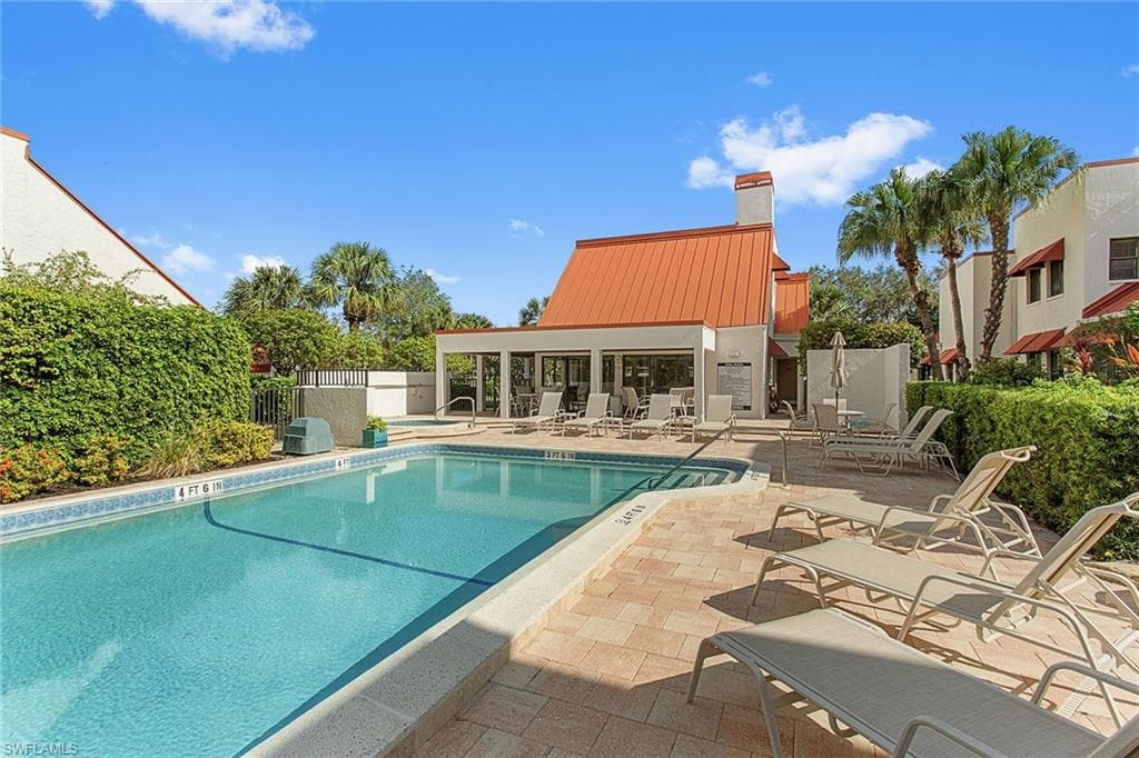525 Serendipity Dr 525, Naples, FL 34108-22