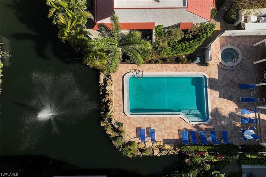 525 Serendipity Dr 525, Naples, FL 34108-23