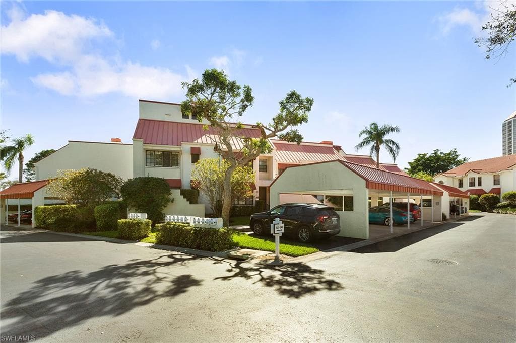 525 Serendipity Dr 525, Naples, FL 34108-24