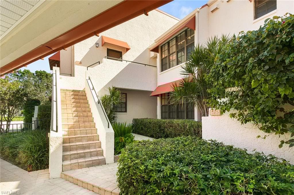 525 Serendipity Dr 525, Naples, FL 34108-26