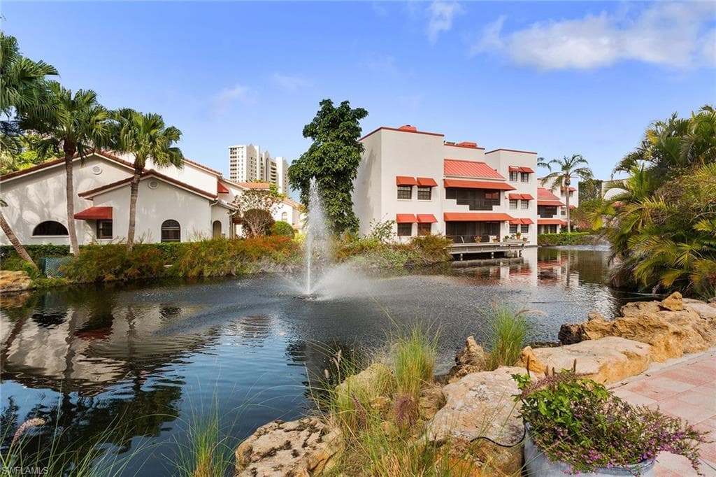 525 Serendipity Dr 525, Naples, FL 34108-27