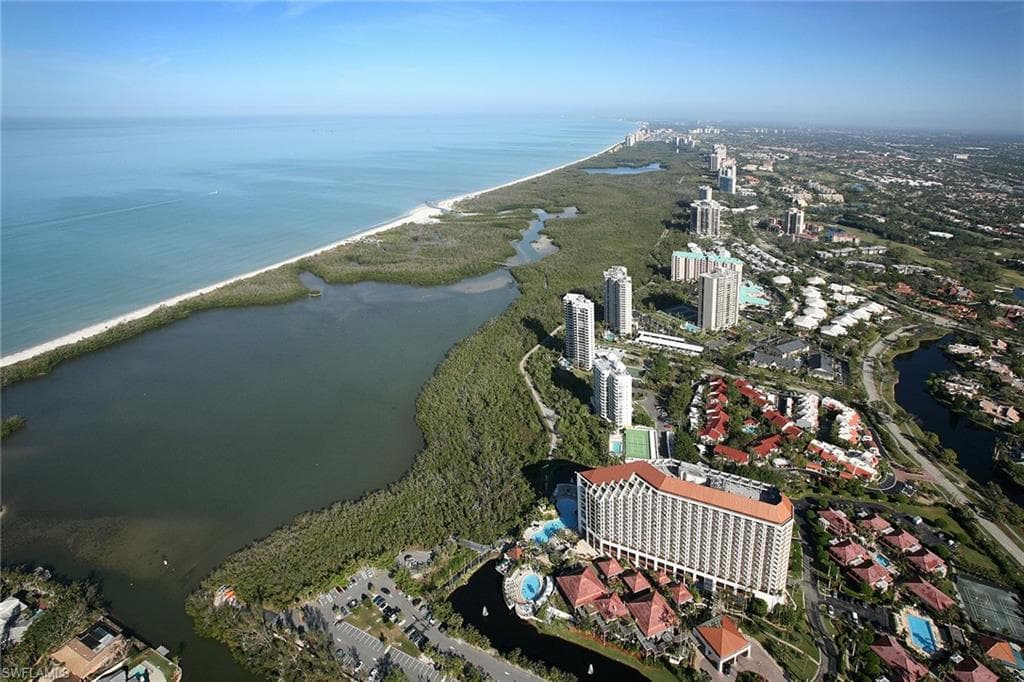 525 Serendipity Dr 525, Naples, FL 34108-32
