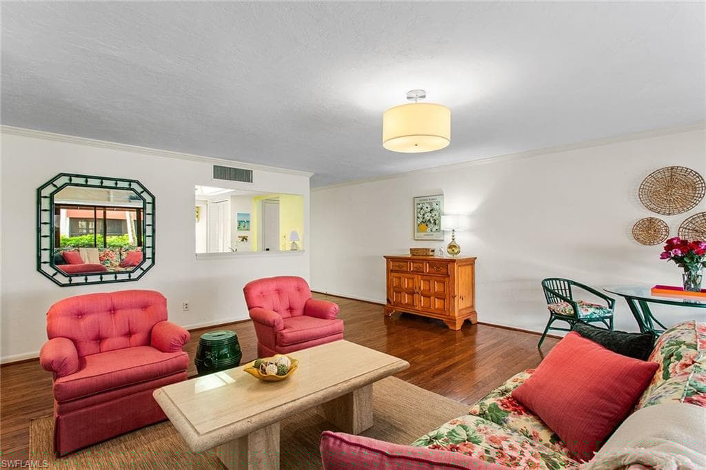525 Serendipity Dr 525, Naples, FL 34108-4