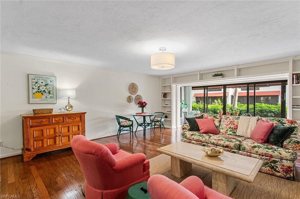 525 Serendipity Dr 525, Naples, FL 34108-5