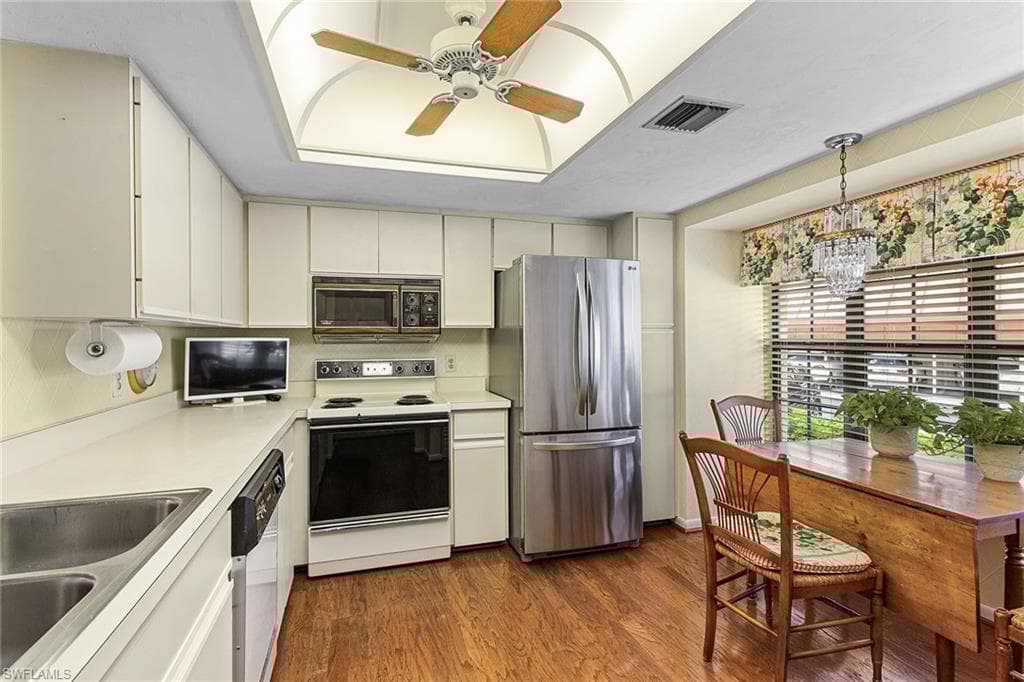 525 Serendipity Dr 525, Naples, FL 34108-6