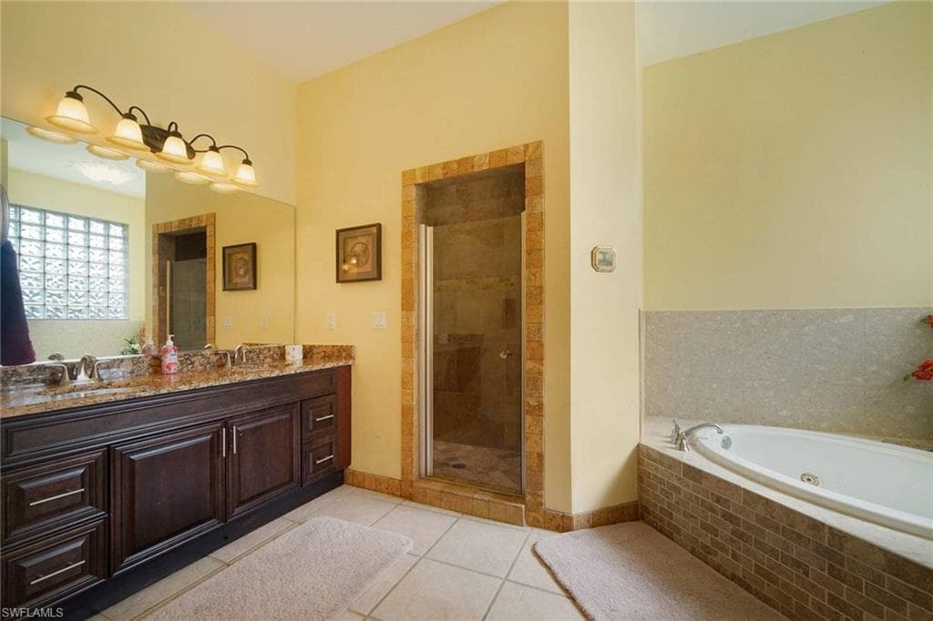 3730 18th Pl, Cape Coral, FL 33904-27