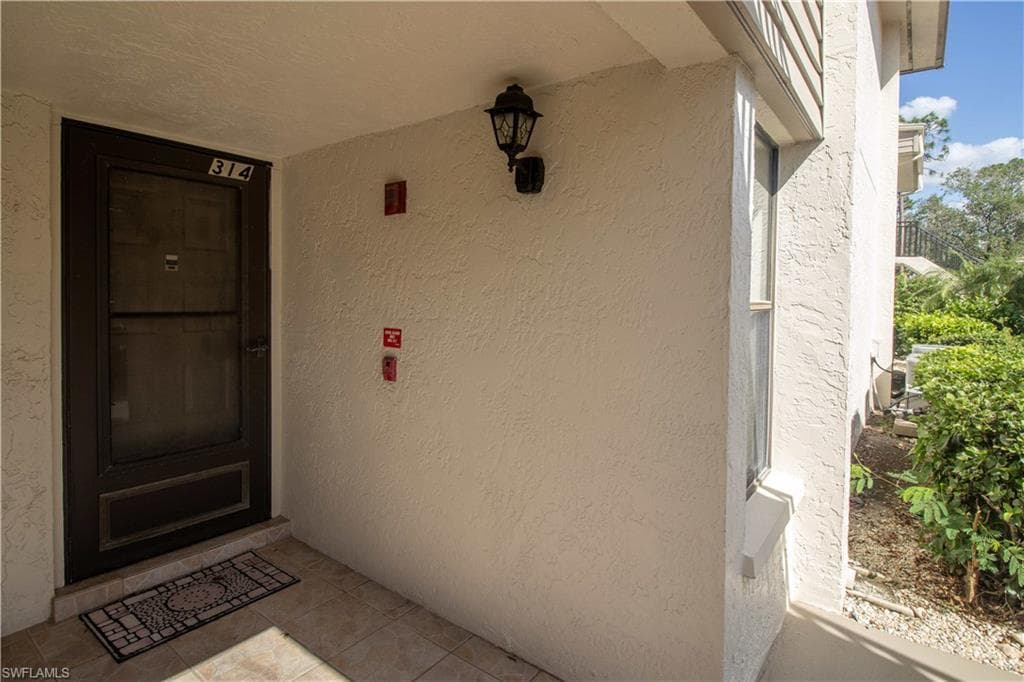 5585 Trailwinds Dr 314, Fort Myers, FL 33907-4